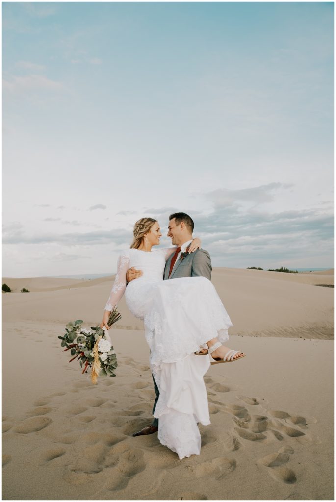 bride and groom pictures on the beach in california