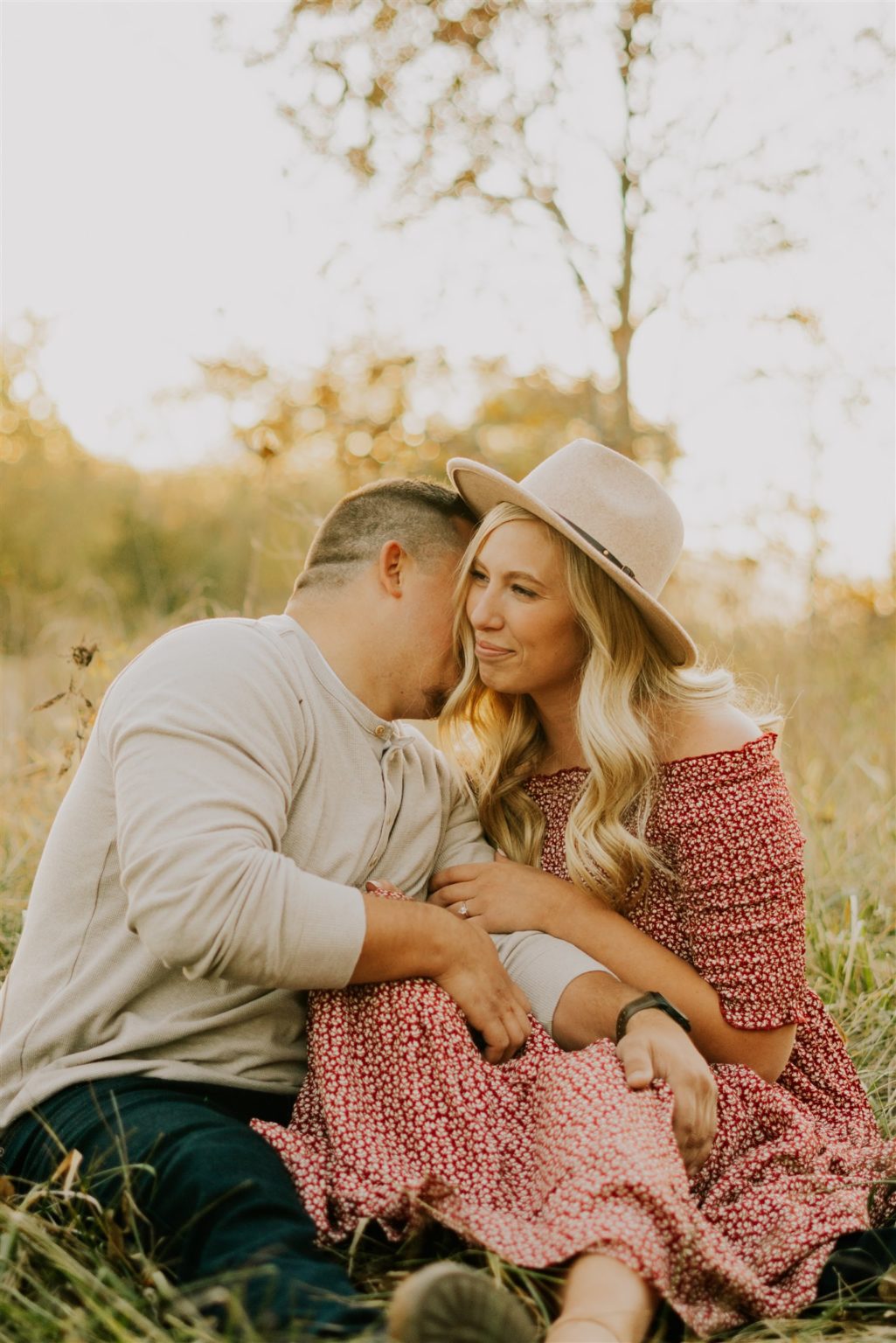 Kylee + Isaac's Gretna Fall Engagement Session - Kaitlynneeley.com